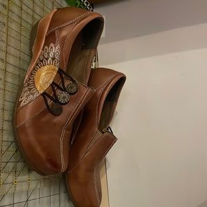 L’artiste spring step loafers wedges shoes 37 Mary gold print